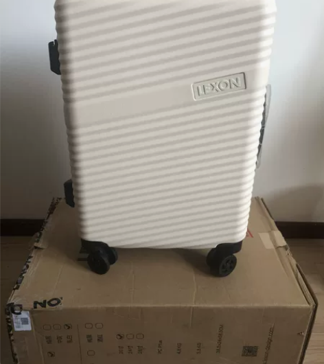 法国乐上LEXON全新20寸拉杆箱，乳白色...