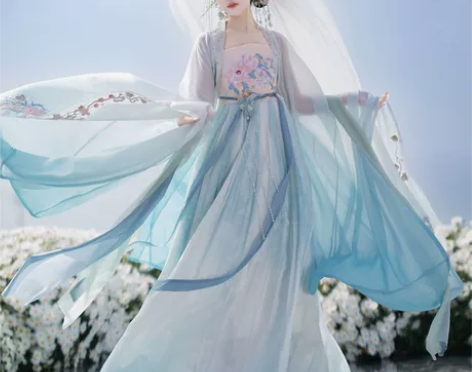 仅试穿过一次，吊牌都在，包邮 感兴趣的话点...