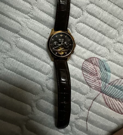 是正品  欧品客手表 严重缺钱 感兴趣的话...