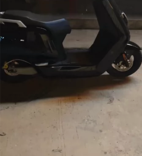 18年小牛nqi 换了个撒旦尾灯卡钳大灯烧...