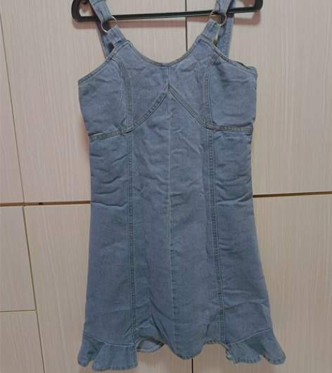 背带牛仔裙，M码…现在胖了，都穿不上了… ...