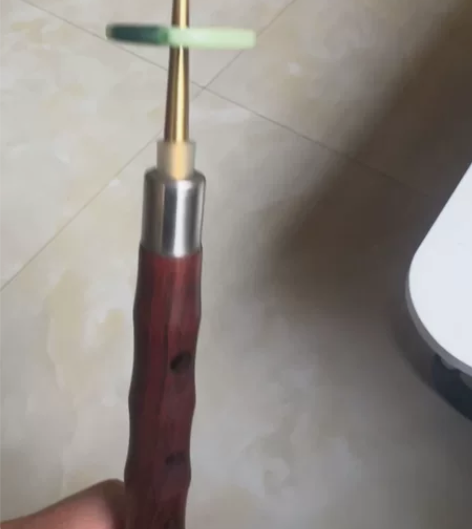 燕京D调唢呐，基本没怎么用，唢呐杆材质是沙...
