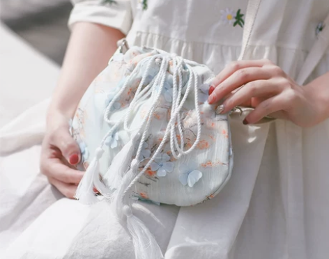 ?包包女2019新款森系小包帆布斜挎包中国...