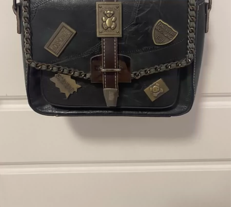 线下袋鼠家购买的真皮斜挎包，背过一两次，墨...