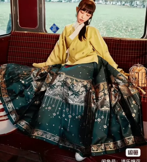 十三余小豆蔻儿[花鸟行吟]交领上衫重工织金...