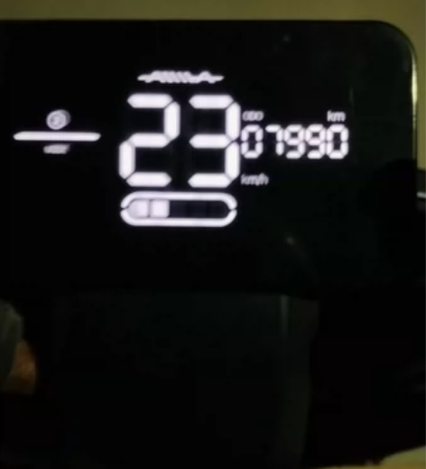 爱玛电动车电池刚换没一个月个2，30公里没...