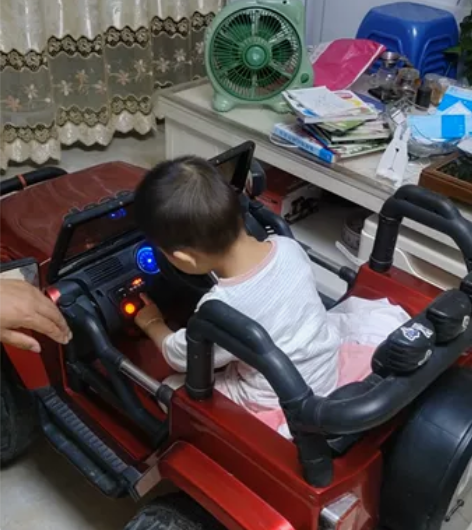 低价出售儿童电动遥控车越野车，可以自己开，...