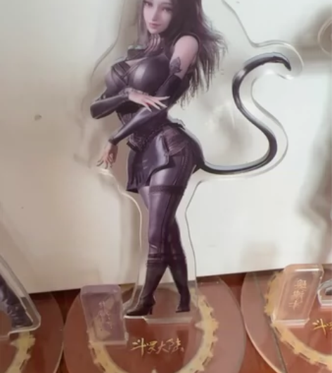 斗罗大陆手办。每个含一个底盘一个人物和一个...