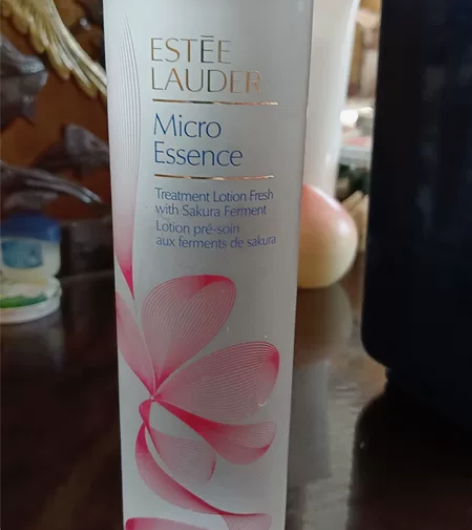 雅诗兰黛樱花水余量如图保证正品今年8月到期...