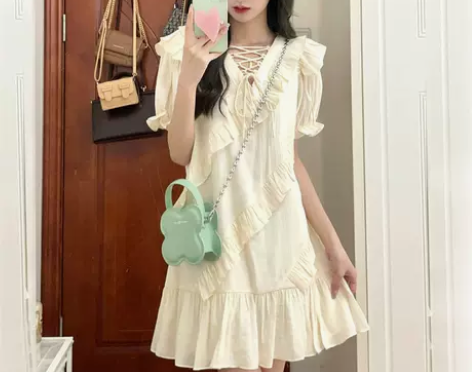 法式甜美荷叶边奶杏色V领蝴蝶结连衣裙女学生...