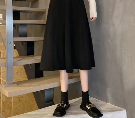 黑色白色半身裙女秋冬季高腰伞裙新款西装裙中...