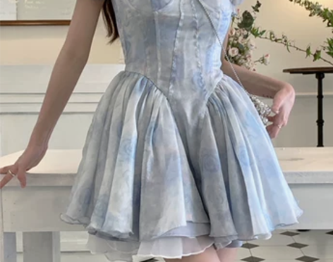 碎花连衣裙2023夏季温柔风奶甜纯欲方领泡...