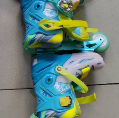 *全新美洲狮专业滑冰鞋，适合32到35码的...