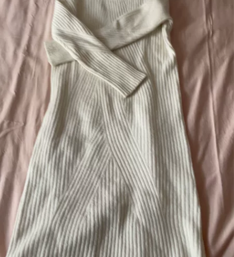 尤缇白色毛衣裙，后开叉，含羊毛，现在都是休...