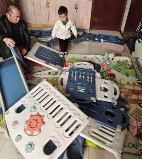 自己家孩子用的带篮球框，滑梯，秋千，四平米...