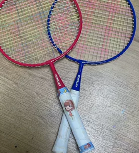 迪卡侬儿童羽毛球拍10元不包邮 握把易耗品...