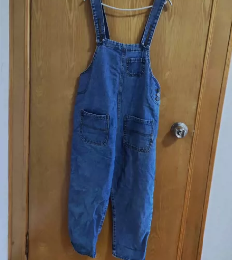 清衣柜牛仔裤，9.9/条 要搬家牛仔裤实在...