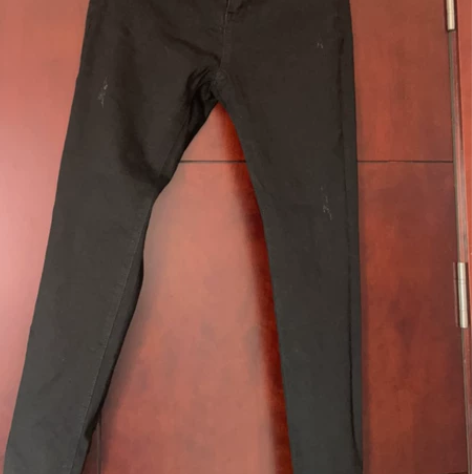黑色紧身裤，M码，摘吊牌，未使用， 感兴趣...