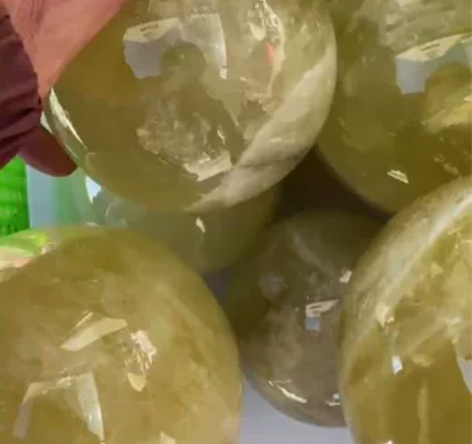 直径 1025 厘米天然黄水晶球摆件卧室客...