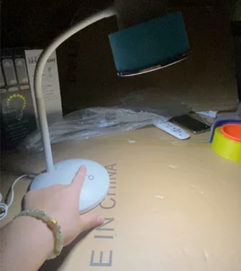 闲置护眼小台灯，高度可调节， 充电式，三档...