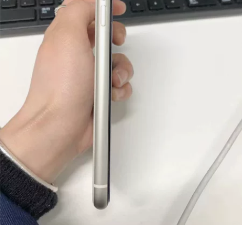 苹果11，电池百分之74，指纹无识别，外壳...