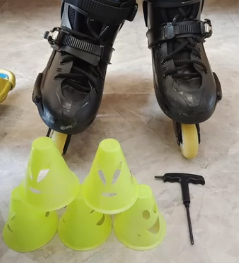 42～44码成人旱冰单排溜冰鞋，赠送拆卸工...