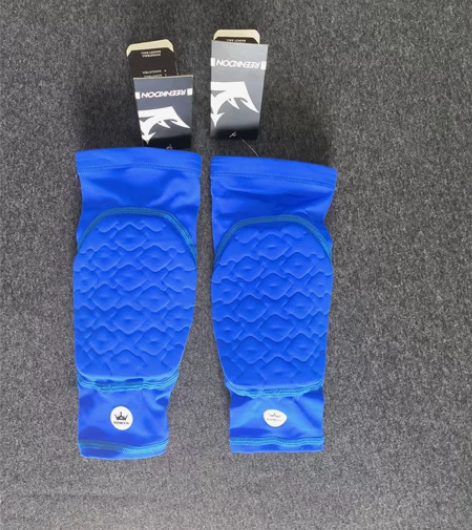 儿童运动防摔跤护膝一对宝蓝色。 全新正品如...