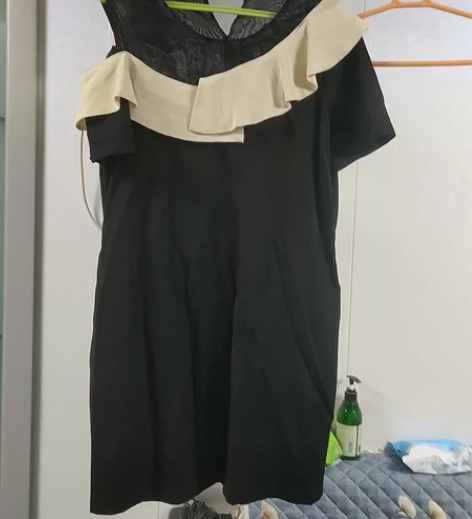 女款连衣裙,很时尚,料子好,裙长84厘米,...