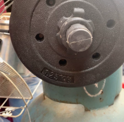 环保哑铃一对，1加1.25公斤。 感兴趣的...