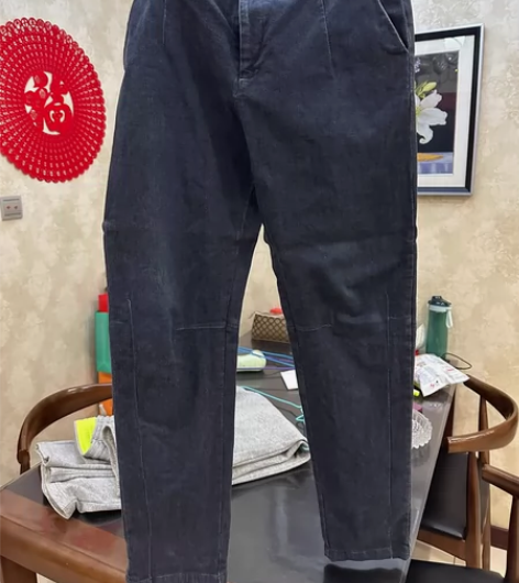 男士牛仔裤，50元，九成新，不退不换 感兴...