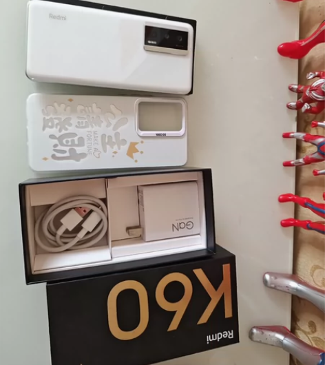 红米k60pro ，  8+256  自定...