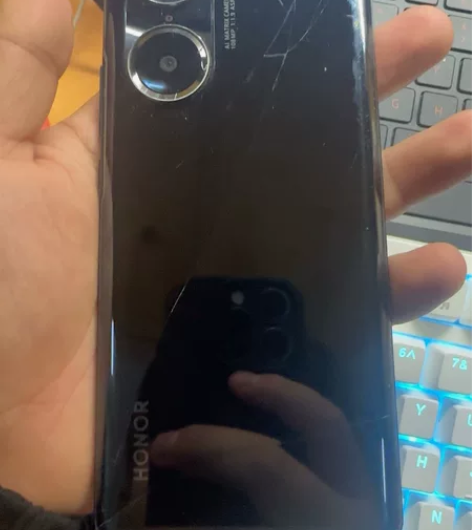 荣耀60 黑色 内存 8+256  后屏碎...