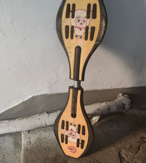 蛇形板，家里孩子不玩了，有需要的联系，滑行...