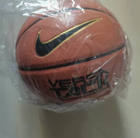 全新篮球闲置处理,还有很多个 30块不包邮...