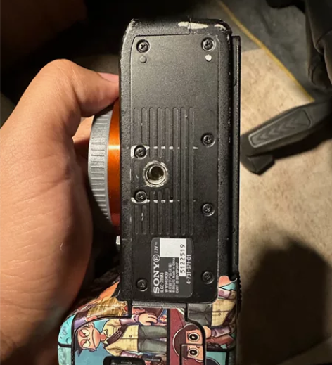 索尼a7r3。 功能一切正常。 底部有一处...