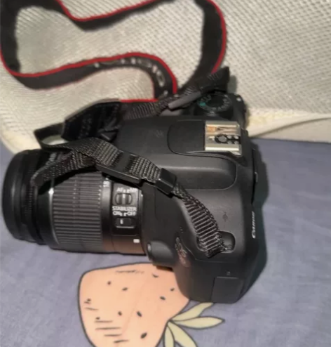 闲置单反一个，佳能1200D，8新， 两个...