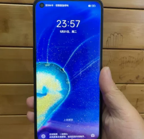 真我Q3，8+128G内存， 高通骁龙75...