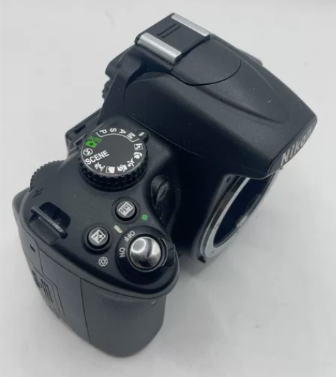 尼康D5000机身,外观很新,屏幕暗角,功...