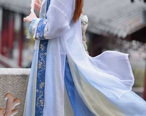 如梦霓裳汉服全套,五件全,九九新。拍完照之...