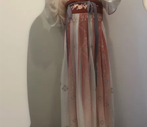 清衣柜出闲置汉服三件套s码 裙子底部有开线...