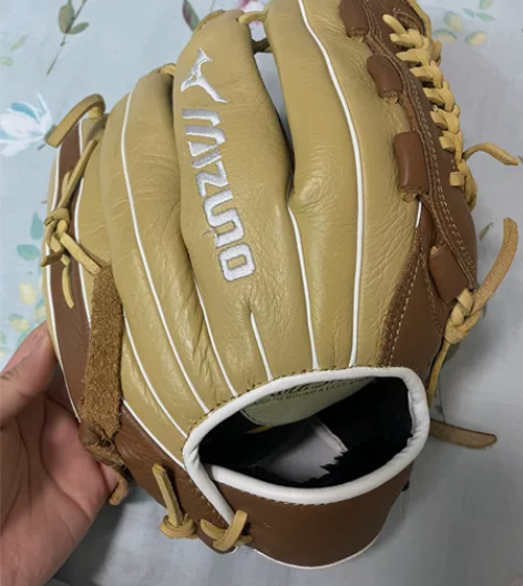 出9.5新棒球手套，右投，密网，12寸 手...