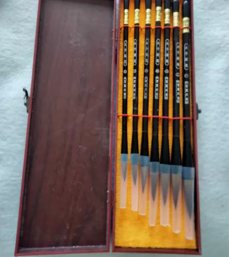 出一套7支装毛笔,孩子不用了,全新的低价出...