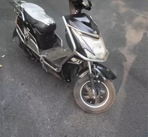 新国标小力鹰电动摩托车 是之前朋友留下来的...