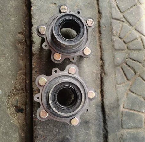 摩托车 链条 型号大概是520 或者525...