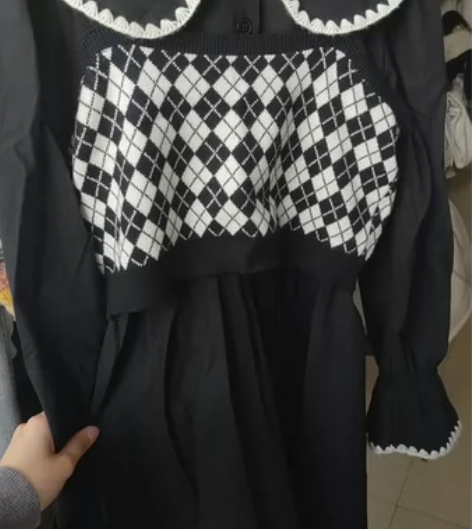 女大学生毕业在线出闲置衣服 太多了带不走 ...