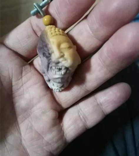 阿拉善材质雕刻佛魔一念，雕工精致，闲置回血...