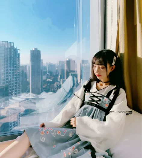 十三余小豆蔻儿［桃花尽］汉元素刺绣绑带连衣...