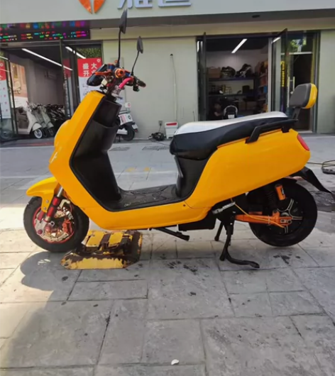 毕业用不上了，转给需要的人。9成新二手电动...