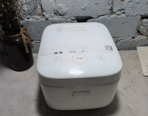 七八成新左右米家小米IH多功能电饭煲便宜卖...