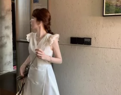 全新带吊牌 花伦家 小众设计感气质小飞袖V...